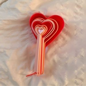 target bullseye 2022 valentine’s day measuring cups